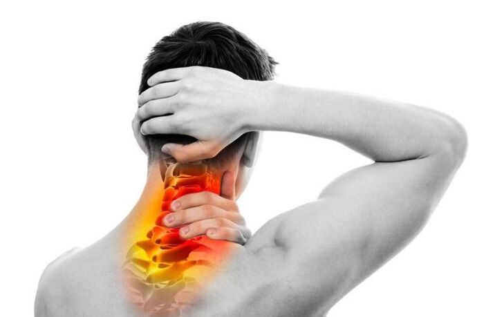 Симптом цервикалне остеохондрозе је стални или пулсирајући бол. 
